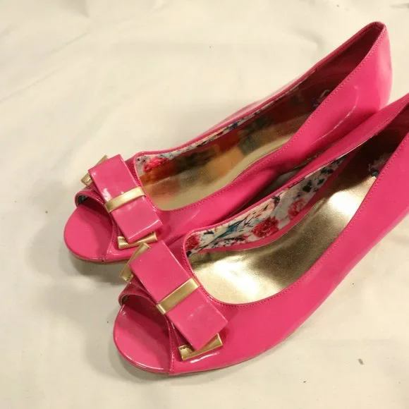 LIV & MADDIE Pink Patent Leather Bow Front Peep Toe Wedges Size 6 - Picture 4 of 10